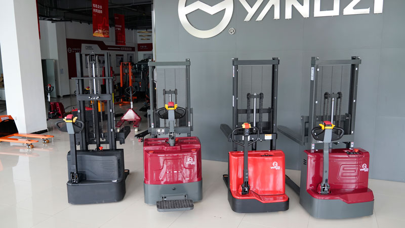 購(gòu)買電動(dòng)叉車與燃?xì)獠孳嚨?個(gè)理由